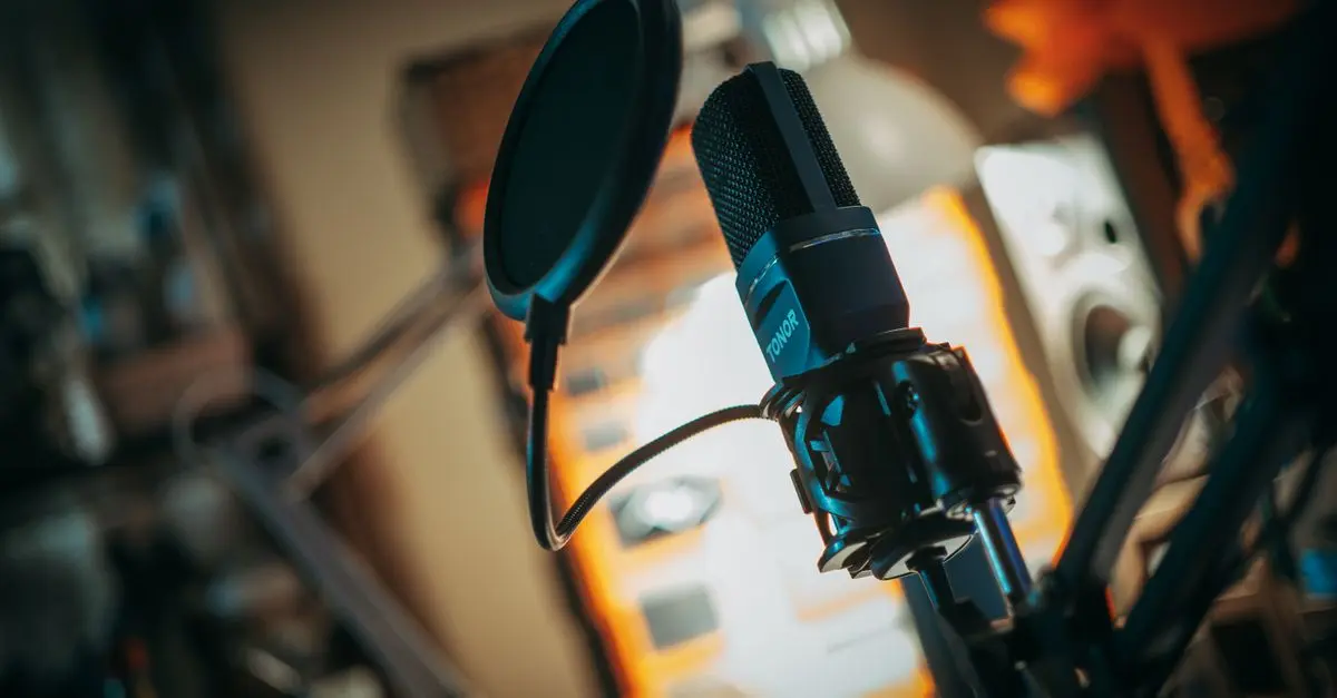 Comparativa de Micros para Podcast: Elección del 2026