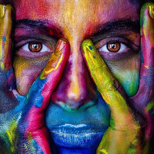 Cómo Utilizar la Teoría del Color en Tus Videos Musicales